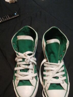 Green High-Top Converse Sneakers - Classic Canvas Style